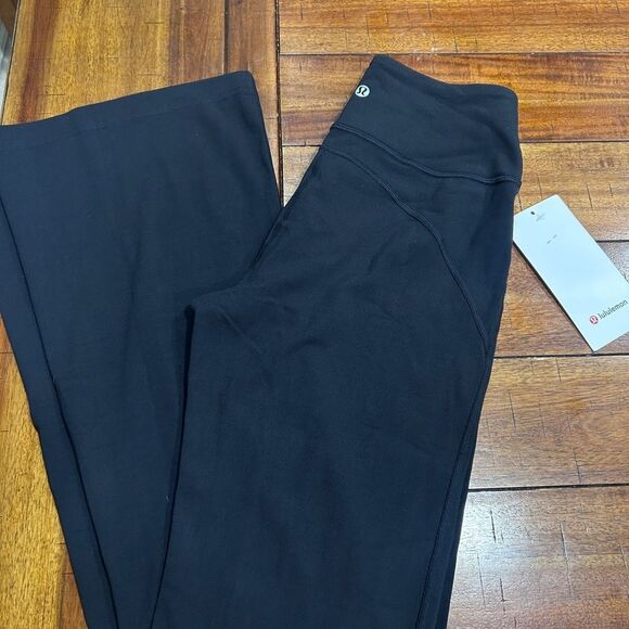 New Groove Nulu HR
Flared Pant 32” - Picture 1 of 3